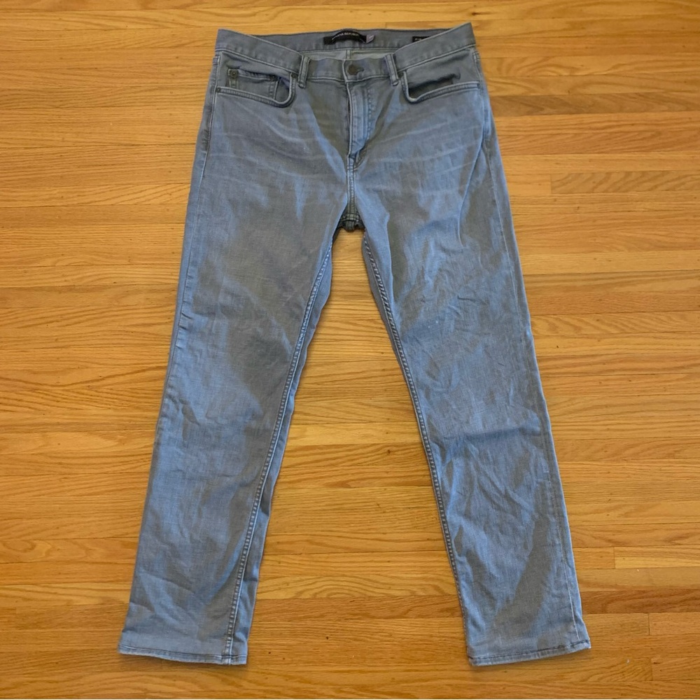 Banana Republic Men's gray Rapid Movement Denim (RMD) Slim Jeans. Size 34/30
